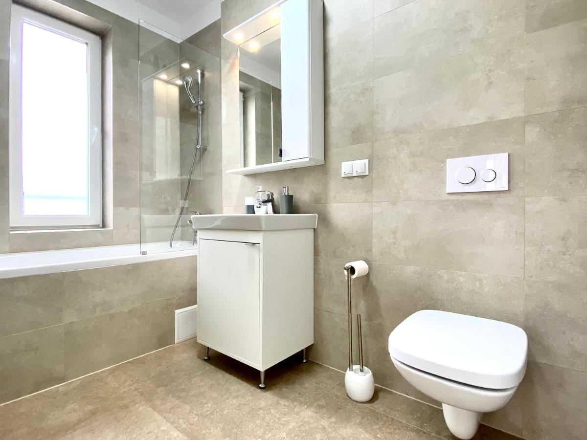 Astoria Apartment - Pet Friendly Braşov Esterno foto